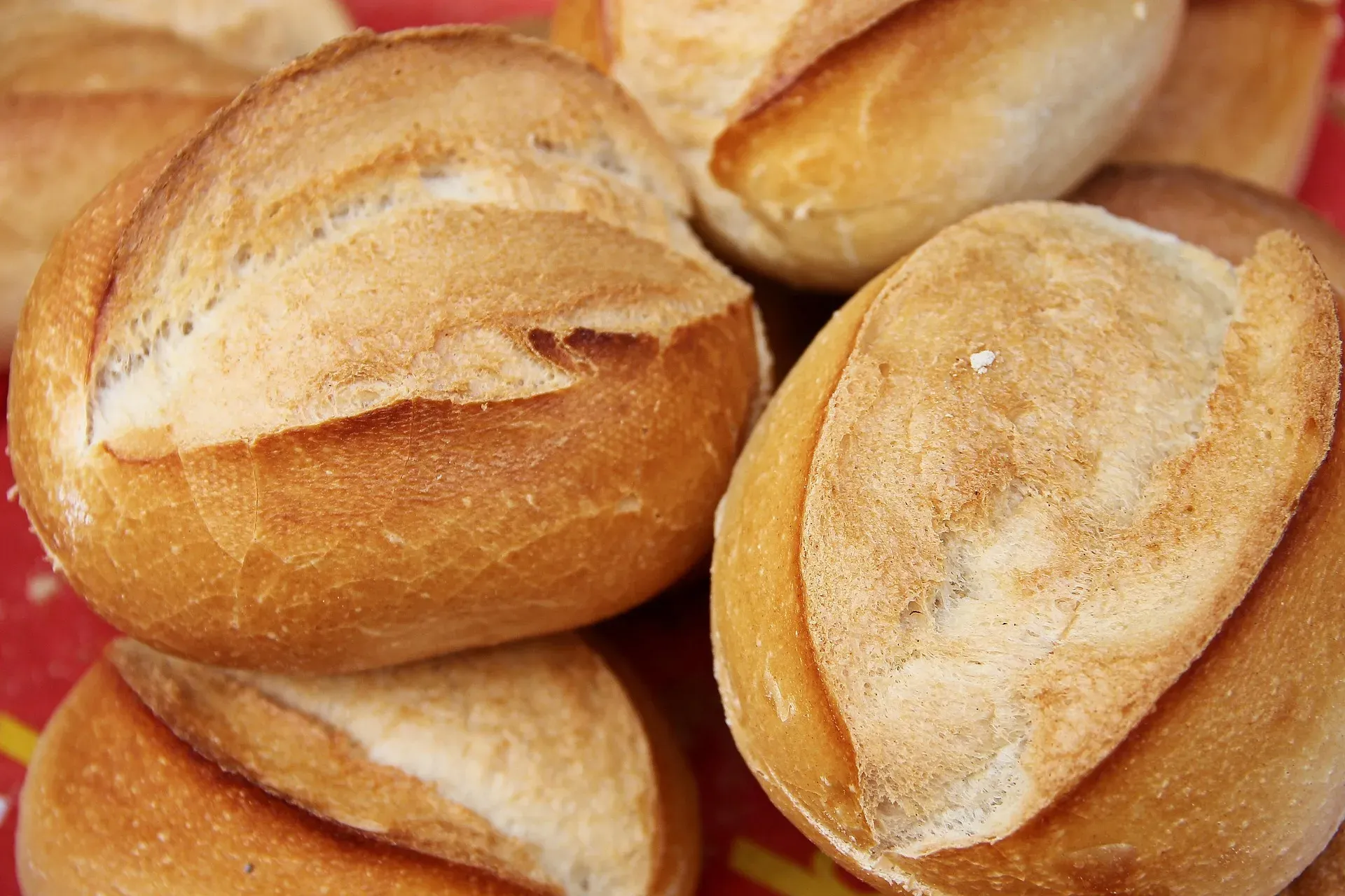 Vers brood als symbool voor koolhydraten en hun mogelijke invloed op je nachtrust.